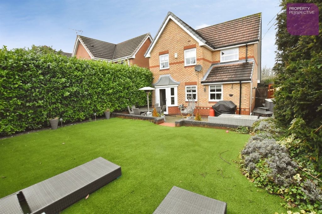 Property photo 3 of 17 Gardens