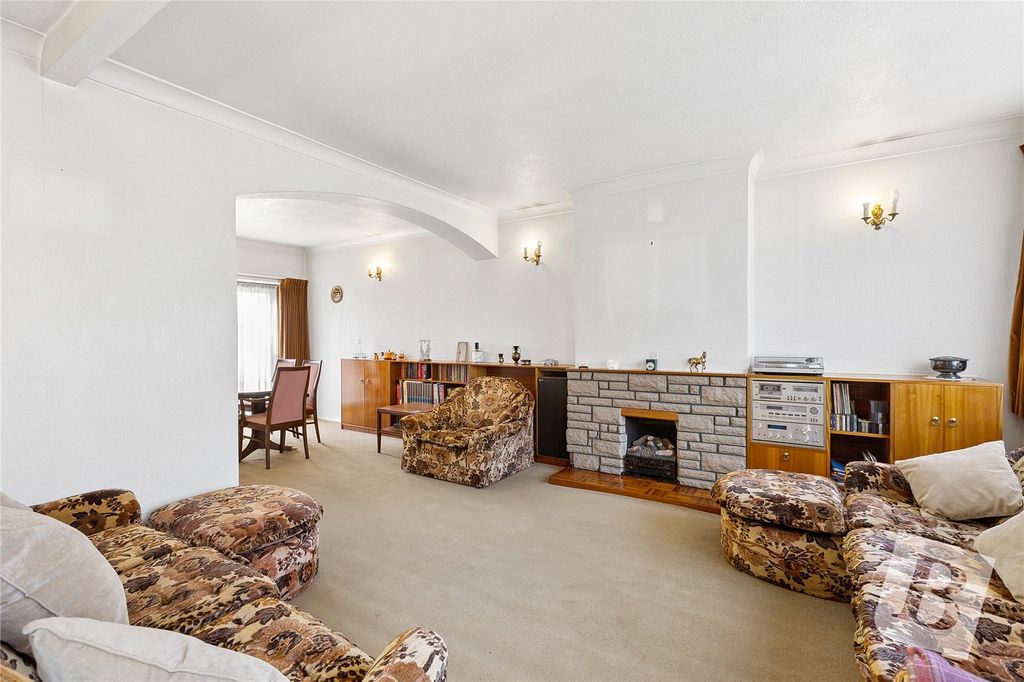 Property photo 2 of 16 Lounge