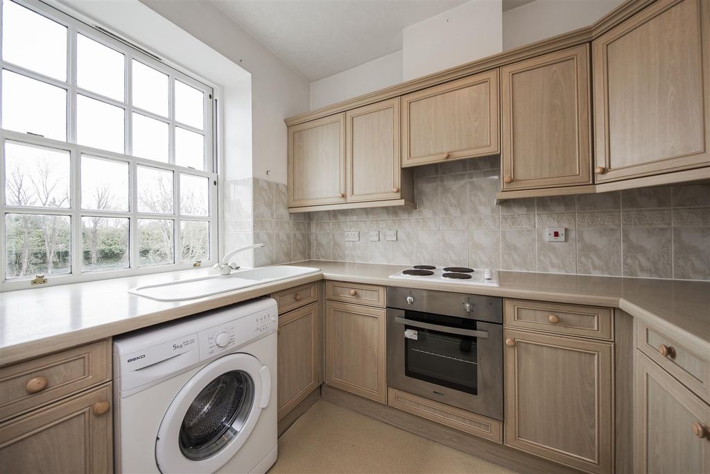 Property photo 2 of 12 Kitchen