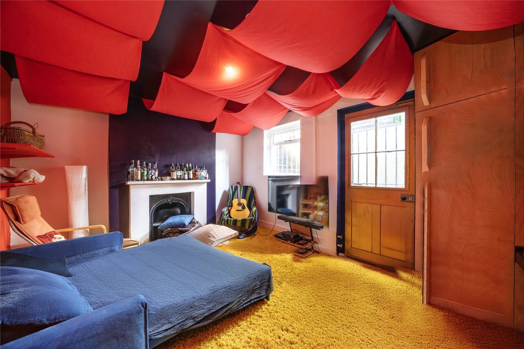 Property photo 3 of 11 Bedroom