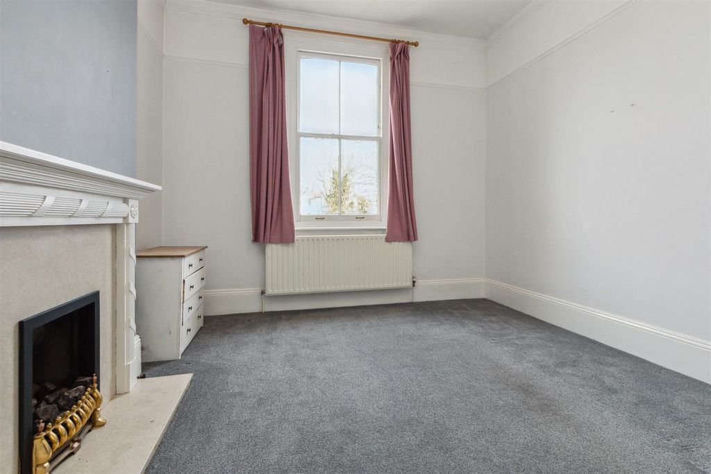 Property photo 3 of 9 49B Longley Road Sw17 Reception 2.Jpg