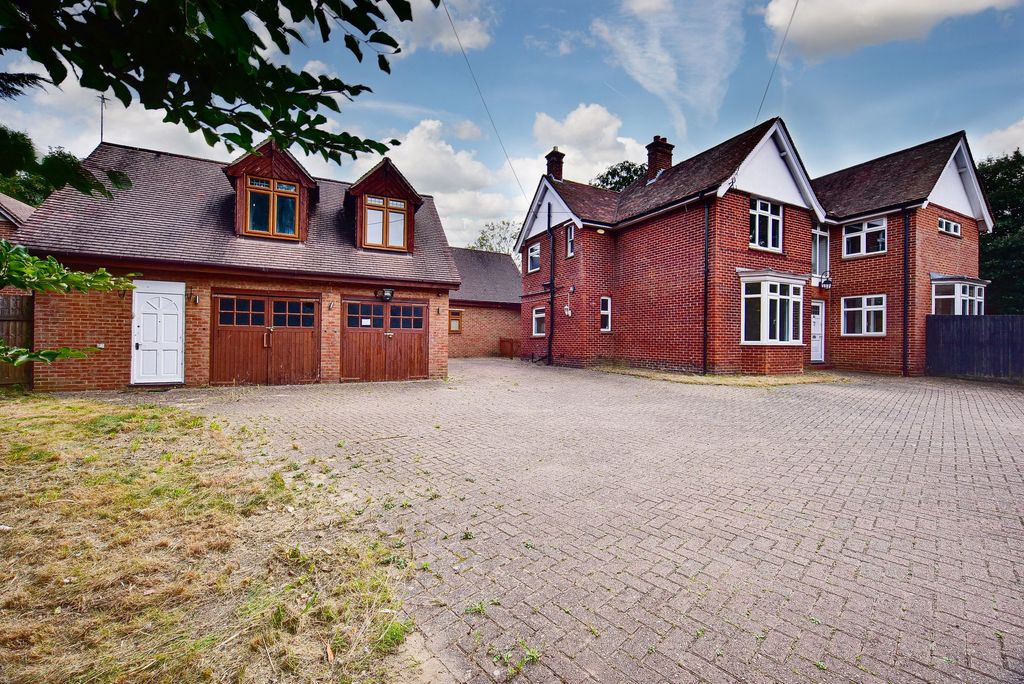 Property photo 1 of 27