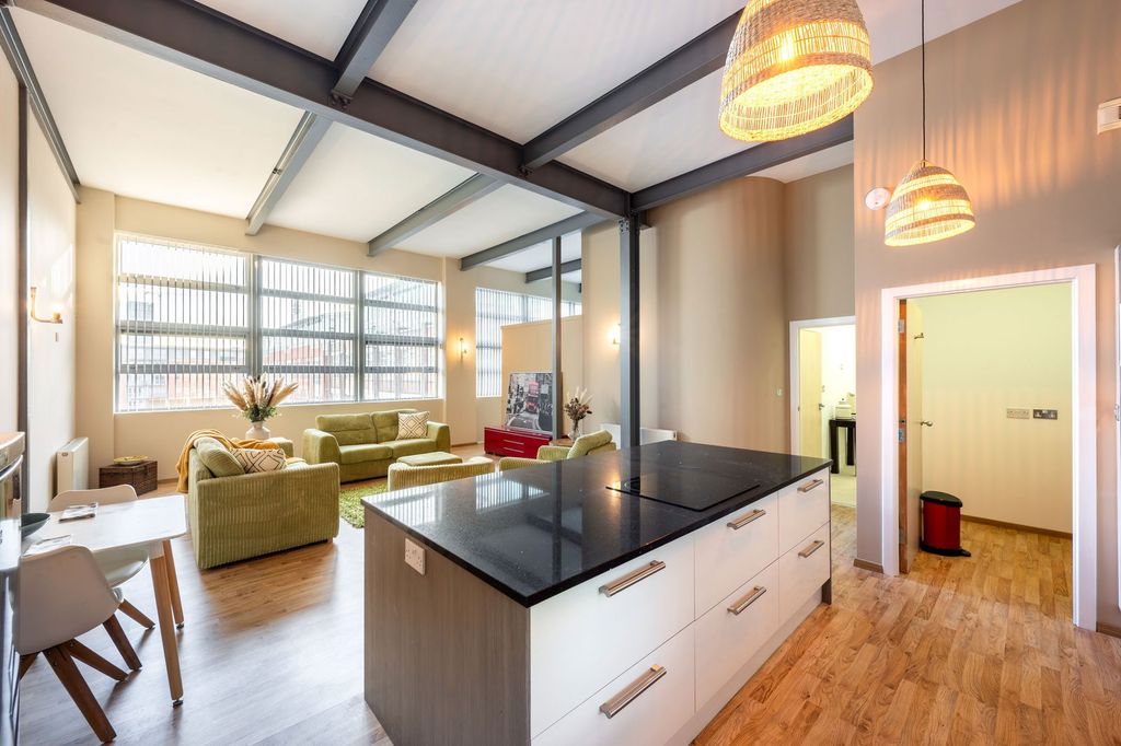 Property photo 3 of 21