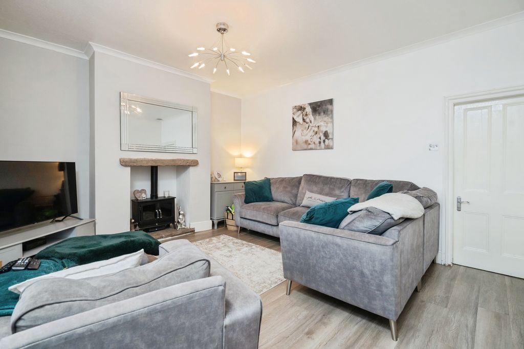 Property photo 2 of 17 Photo