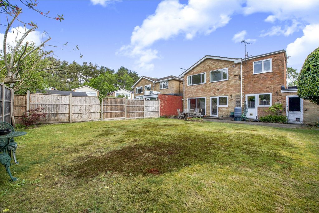 Property photo 2 of 23 Picture No. 27