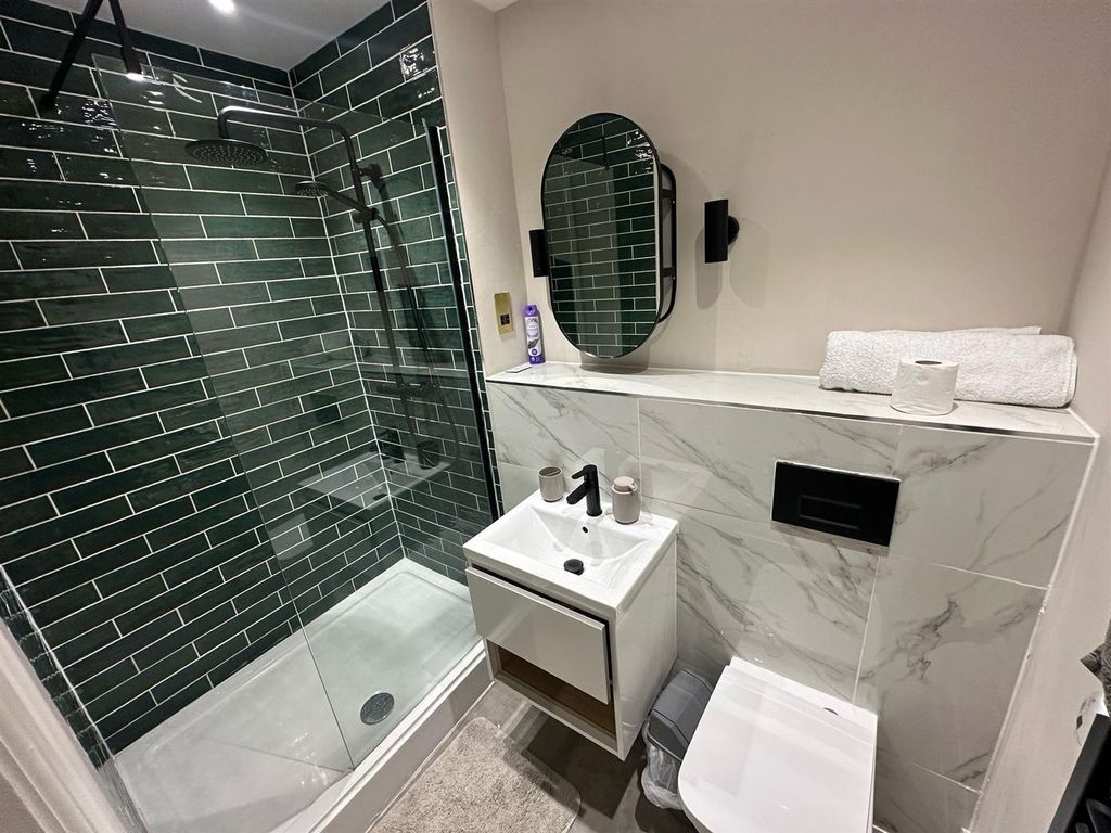 Property photo 3 of 9 88Eae463-0F27-47A9-Bfff-Aff692d1c4Bf.Jpg