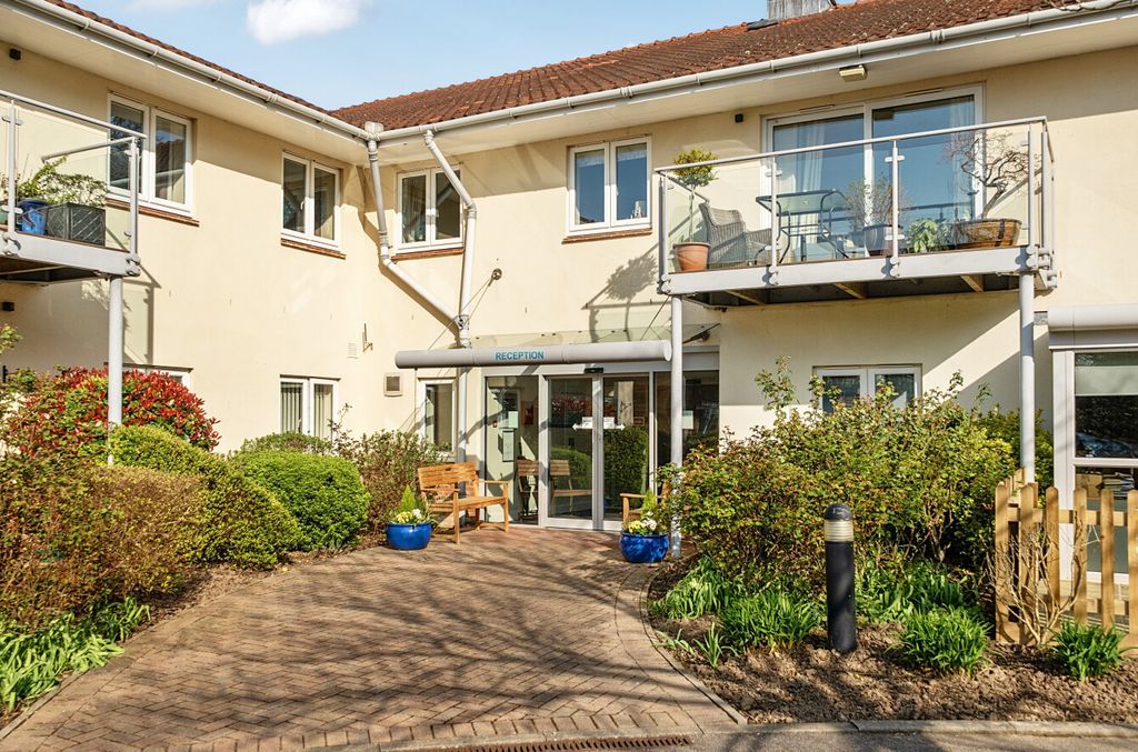 Property photo 1 of 11 1425528-20-69Bd1E...