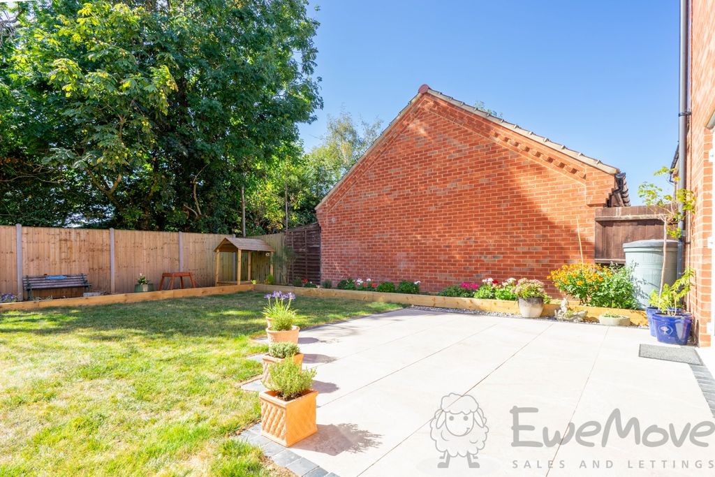 Property photo 2 of 12 South-Facing Garden