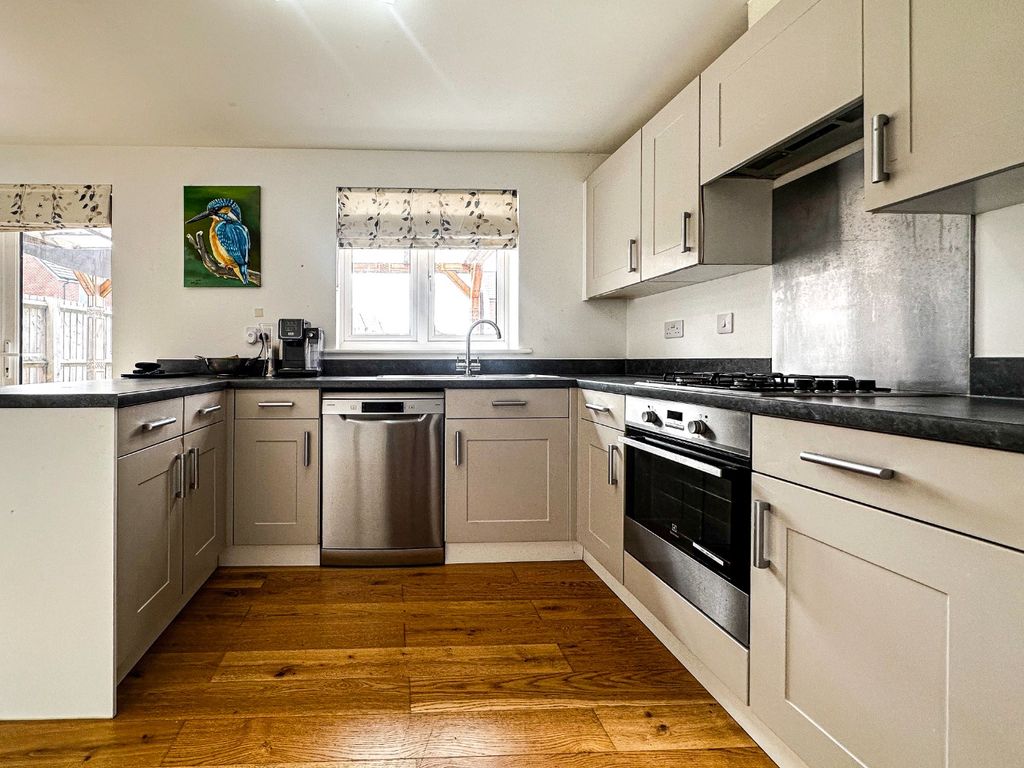 Property photo 2 of 15 5283434