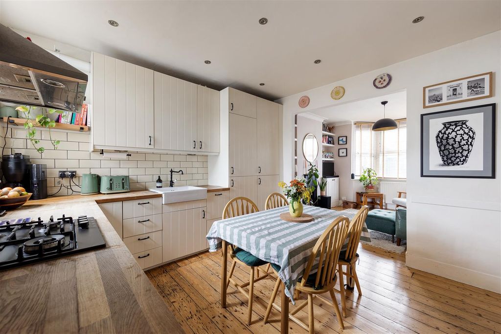 Property photo 3 of 41 Springfield Road, E17