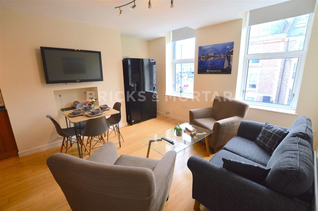 Property photo 3 of 8 Flat 2, 24 Portland Terrace Lounge (1)Jpg.Jpg