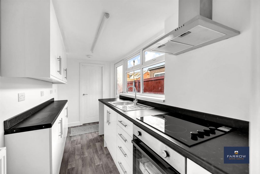 Property photo 2 of 19 Kitchen