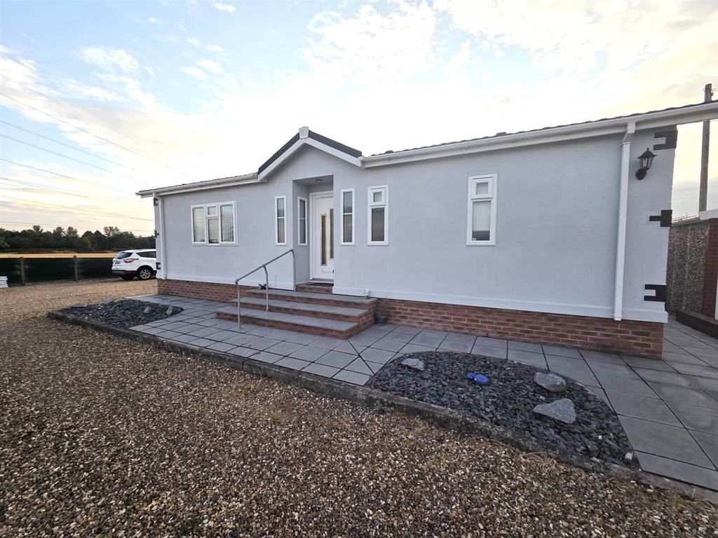 Property photo 1 of 17 Front.Jpeg