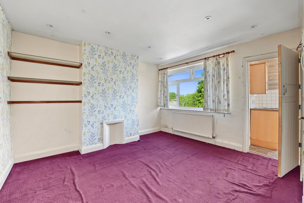 Property photo 2 of 21