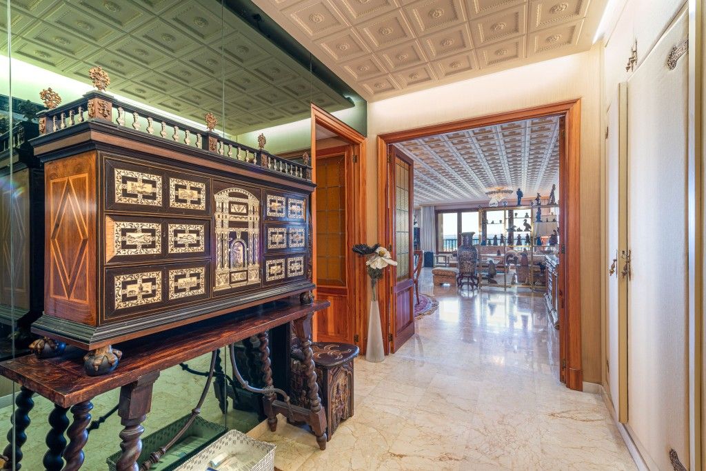 Property photo 3 of 20 Entrance Hall