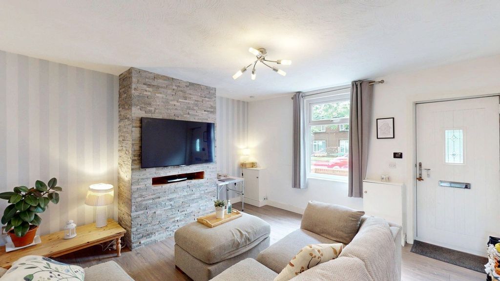 Property photo 2 of 11 Lounge