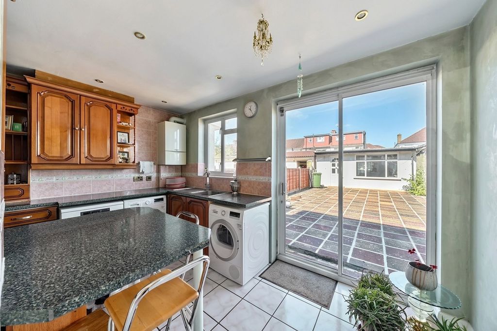 Property photo 3 of 15 Kitchen