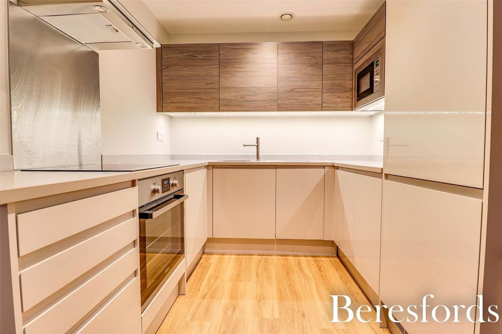 Property photo 1 of 8 Kitchen