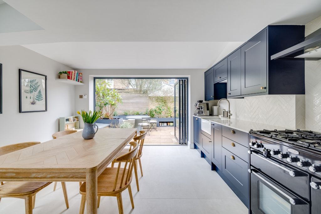 Property photo 1 of 30