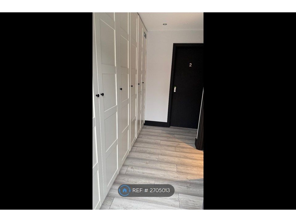 Property photo 2 of 15 Hallway