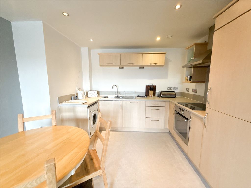 Property photo 3 of 20 Dining Kitchen
