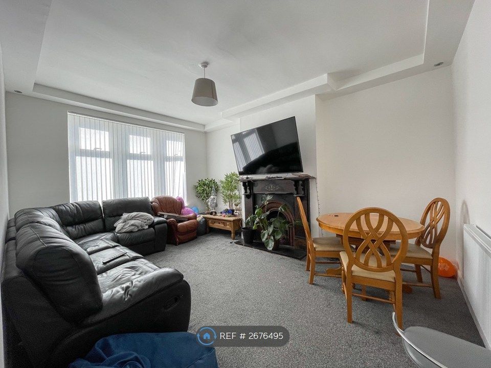 Property photo 3 of 20 Living Room