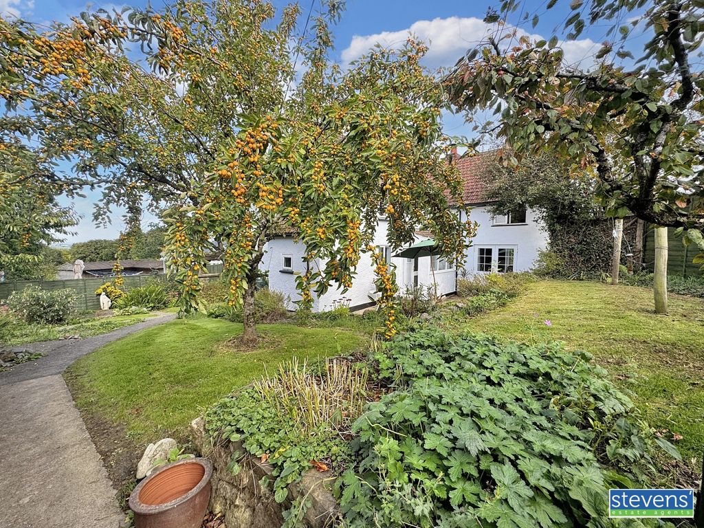 Property photo 3 of 19 Image00002 (12)