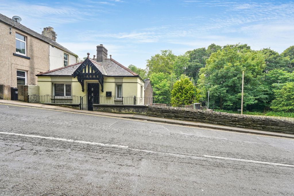 Property photo 1 of 11