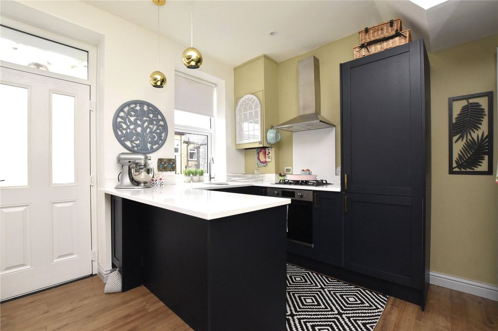 Property photo 2 of 14 Picture No. 12