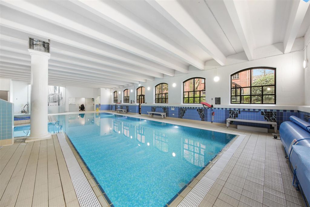 Property photo 2 of 11 Flat 302 Staten Building, Bow Quarter - Shcssgwpwg