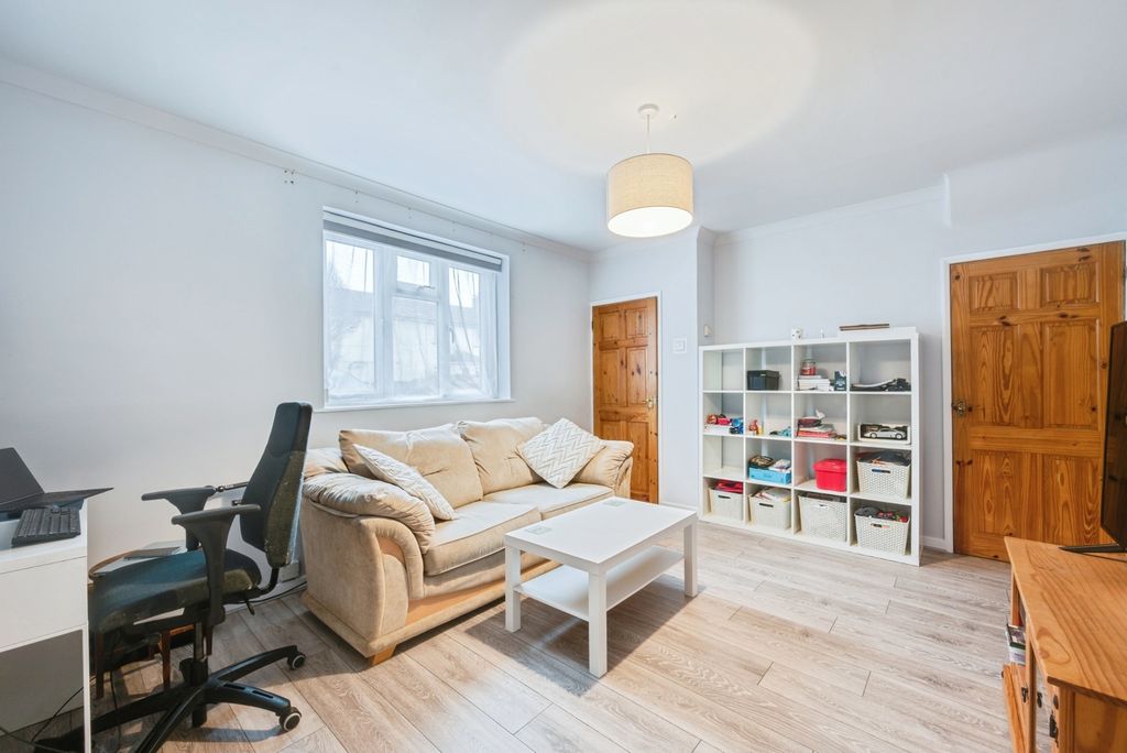 Property photo 2 of 17 Photo