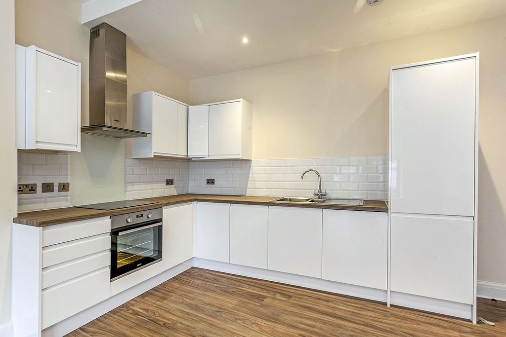 Property photo 2 of 8 Kitchen.Jpg