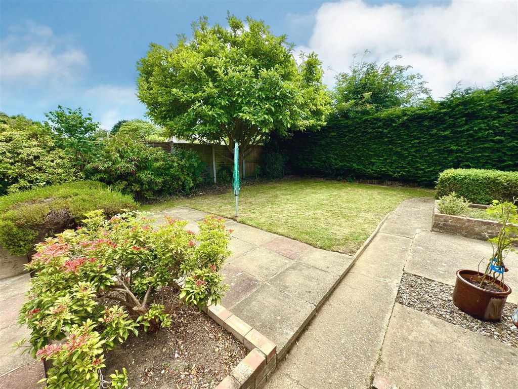Property photo 2 of 10 Garden.Jpg
