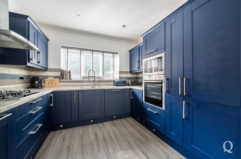 Property photo 2 of 27 255d83Df-7F81-44B...