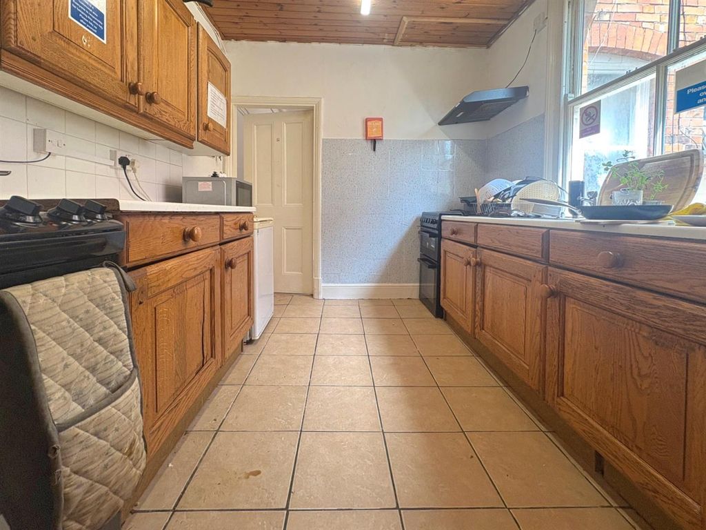 Property photo 3 of 12 Communal Kitchen