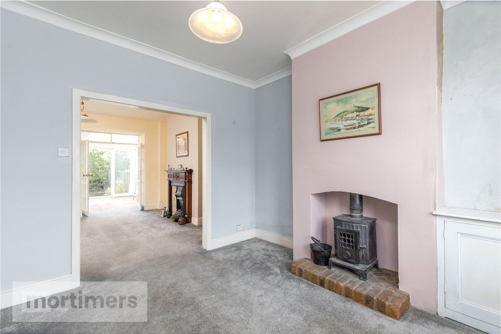 Property photo 3 of 16 Sitting Room