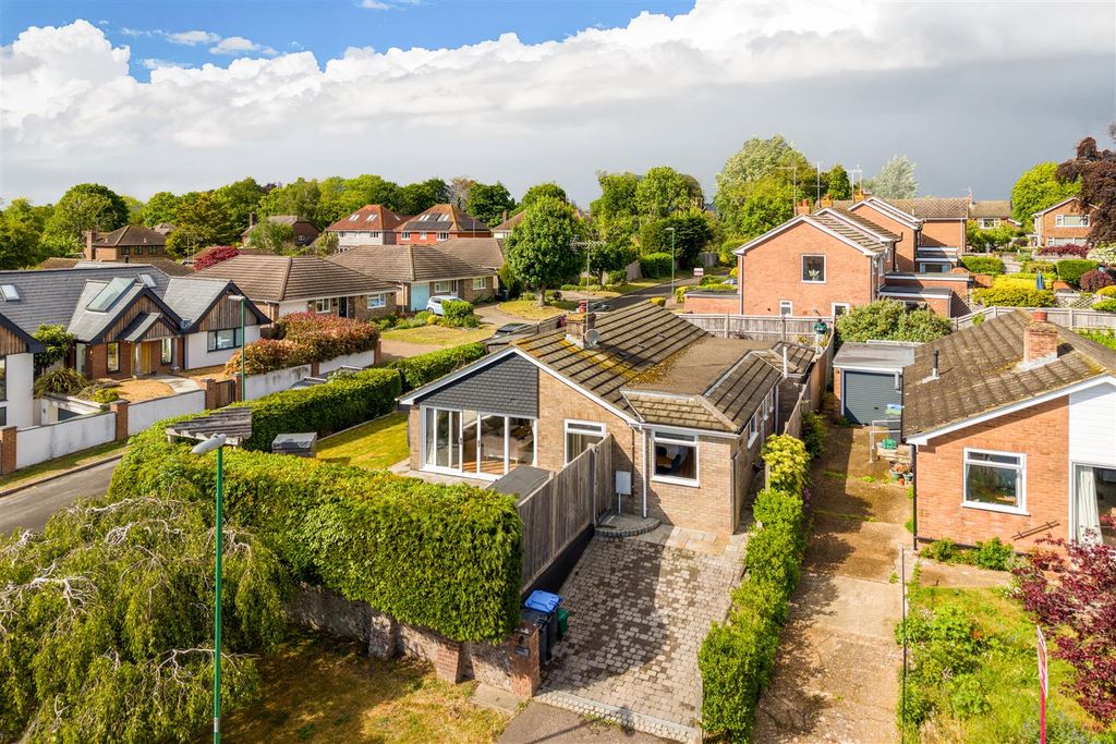 Property photo 1 of 32