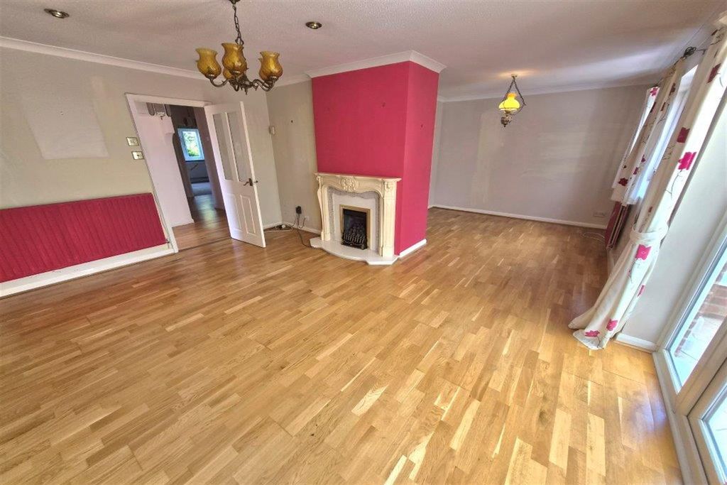 Property photo 2 of 11 Living