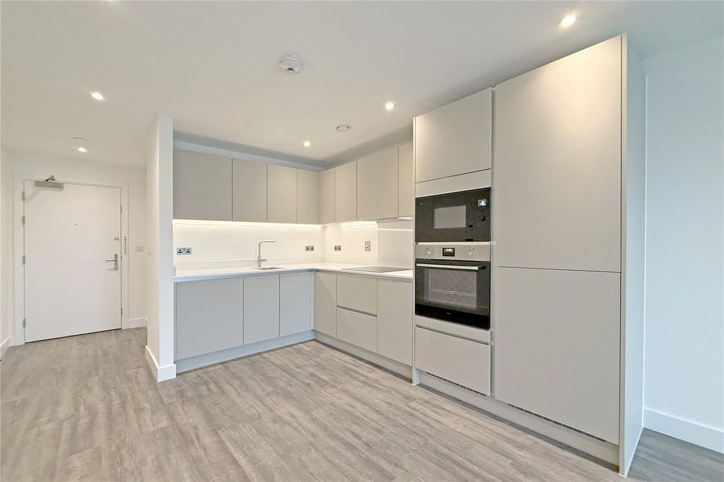 Property photo 2 of 8 Picture No. 17