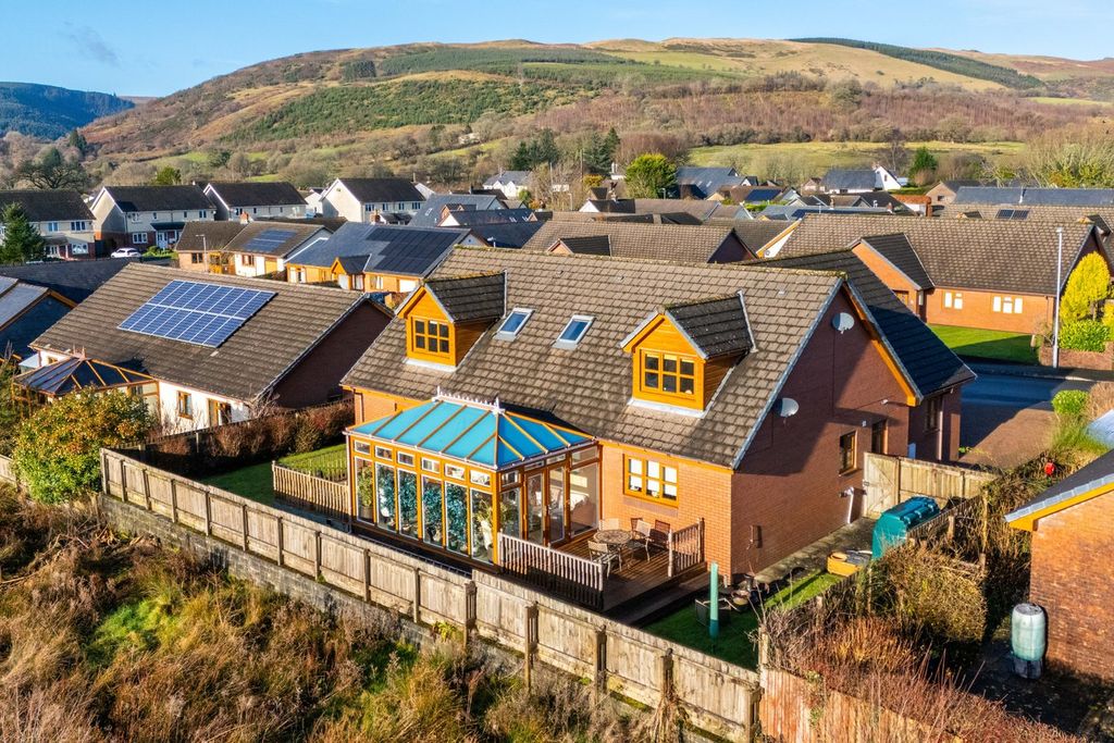 Property photo 2 of 35