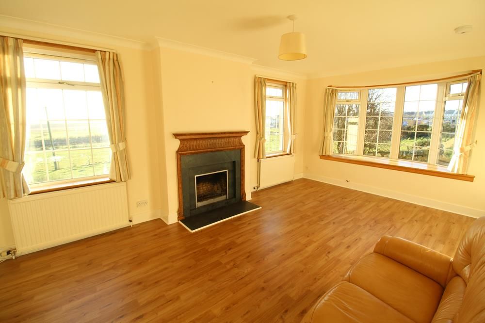 Property photo 2 of 7 Lounge