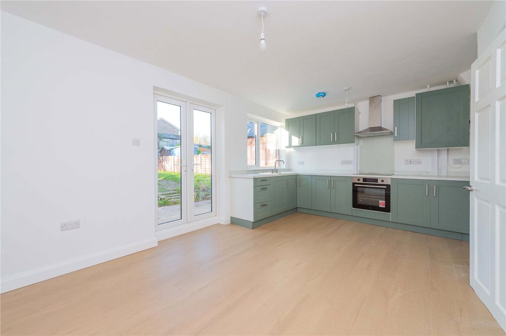 Property photo 2 of 32 Picture No. 21