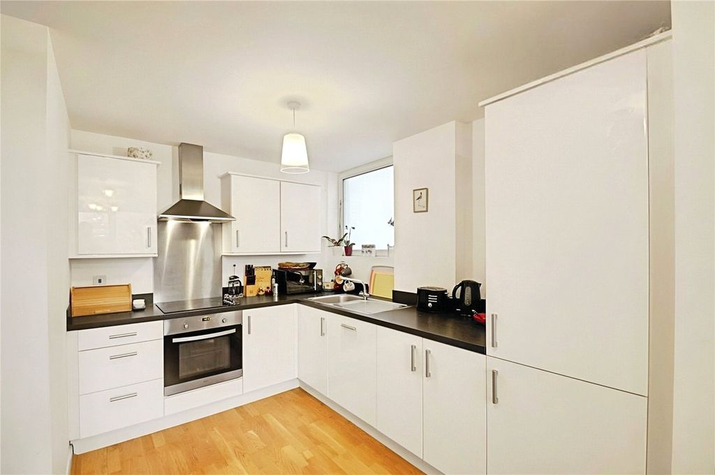 Property photo 2 of 21 Picture No. 23