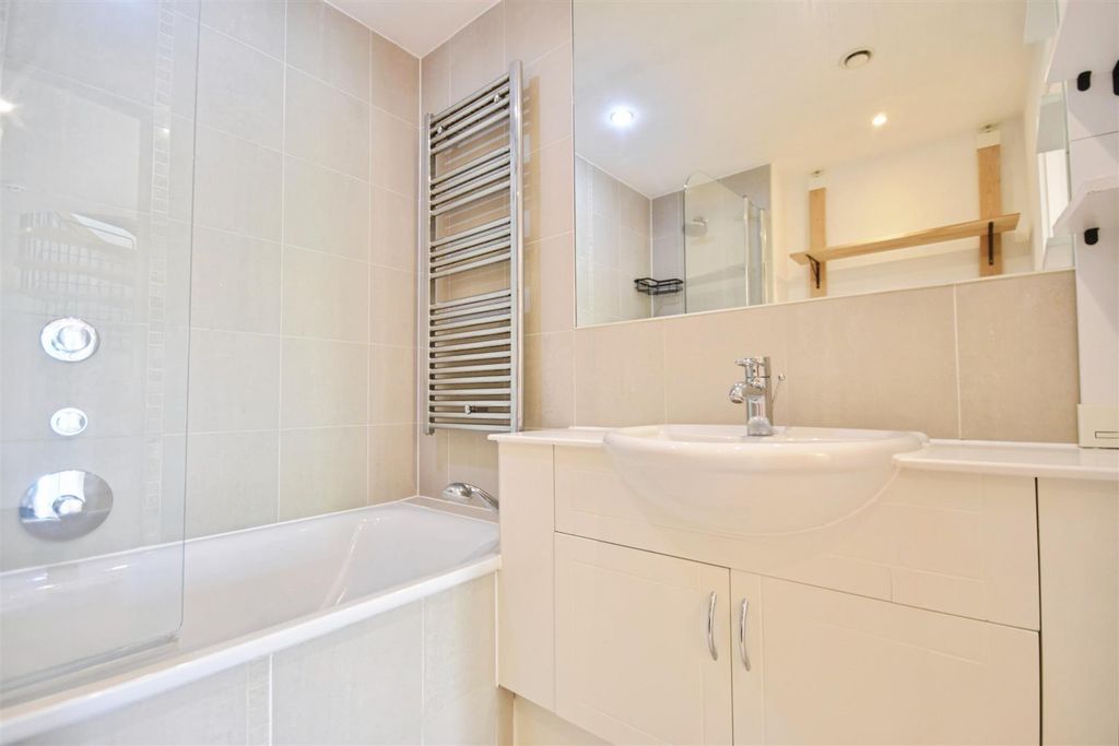Additional image 14 of 3 bed flat for saleAdams Quarter, The Island TW8