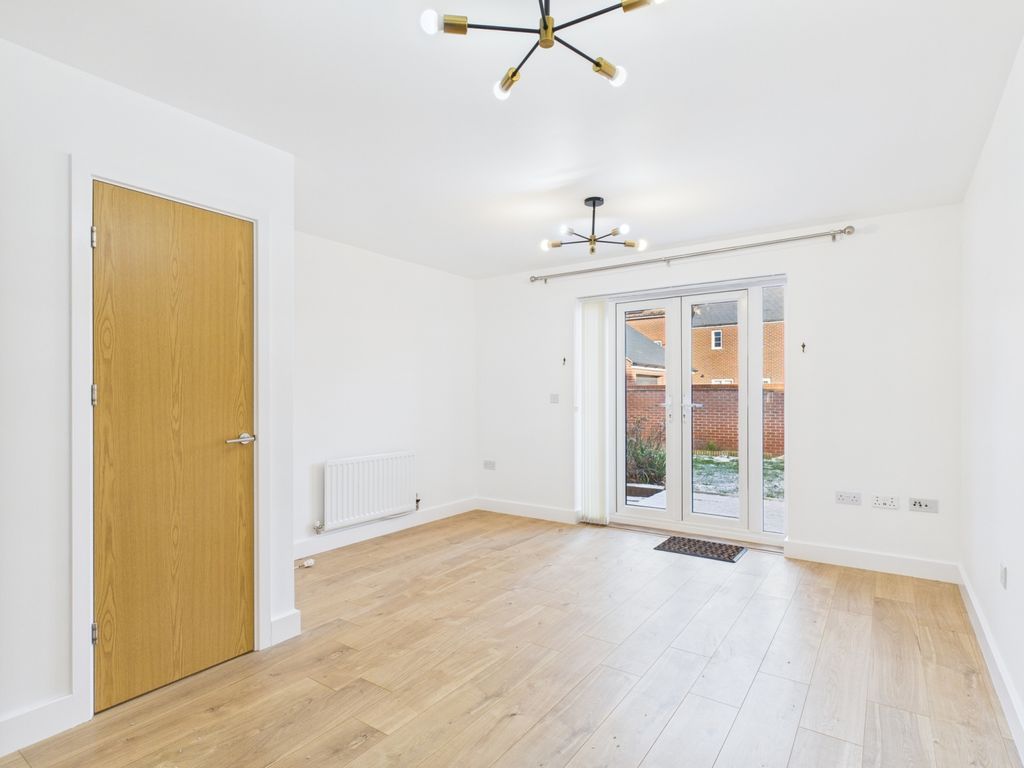 Property photo 3 of 7 Lounge