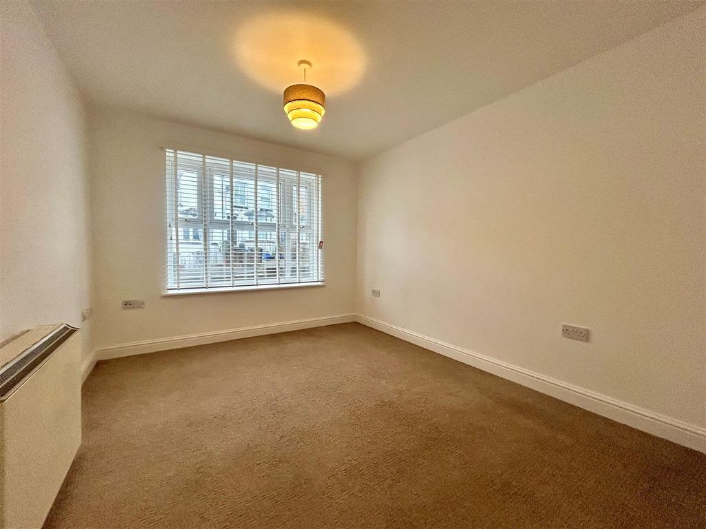 Property photo 3 of 9 Sitting Room.Jpg