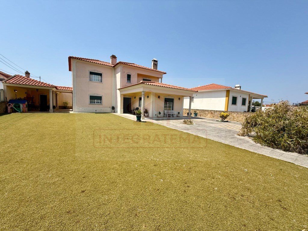 Property photo 3 of 34