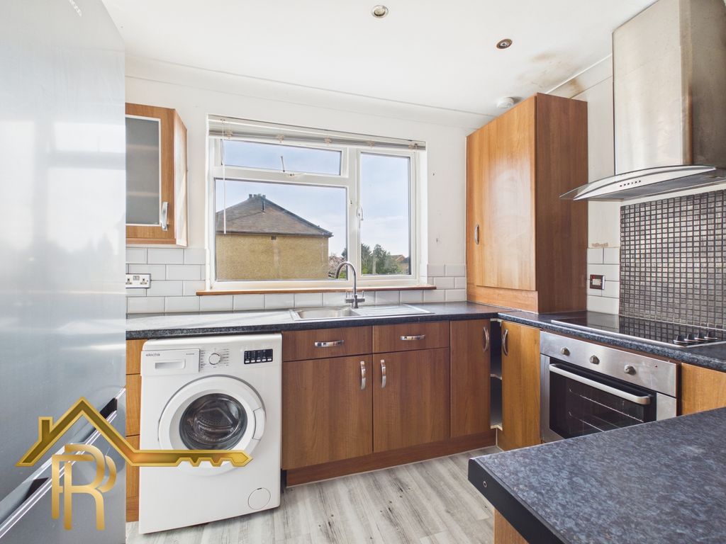 Property photo 3 of 14 Cam03016G0-Pr0079-Still004