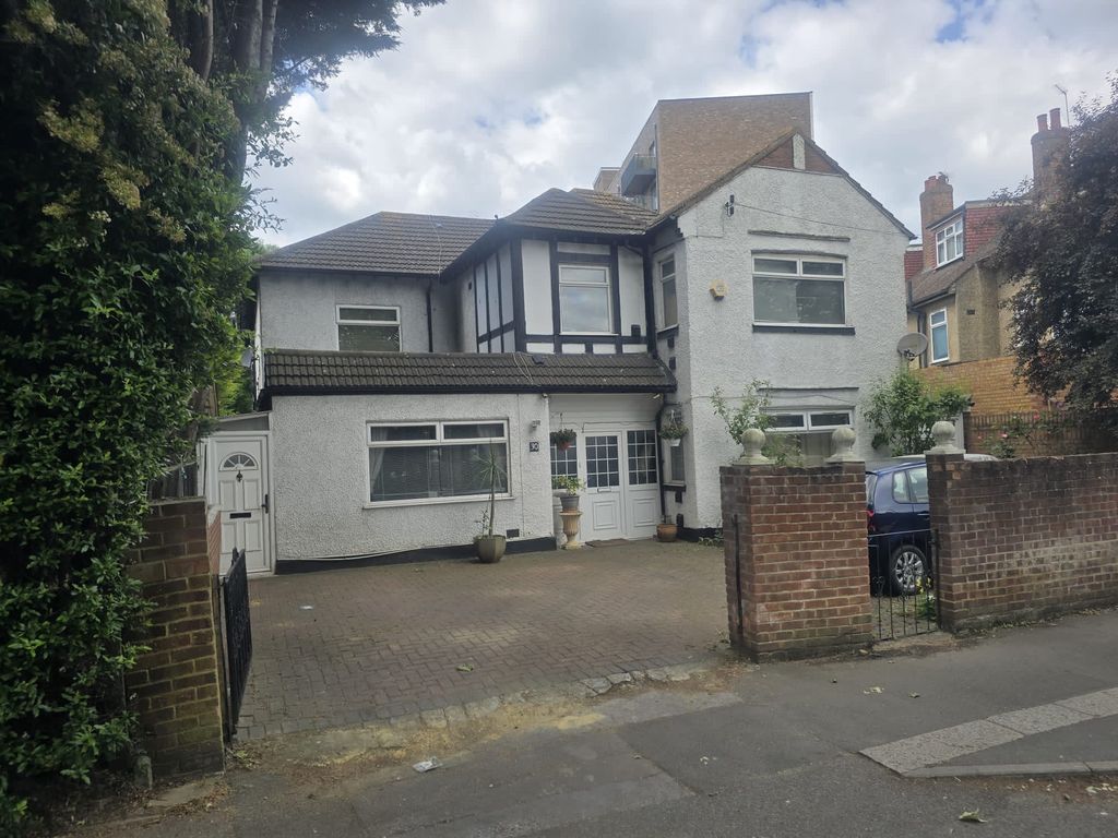 Property photo 1 of 18
