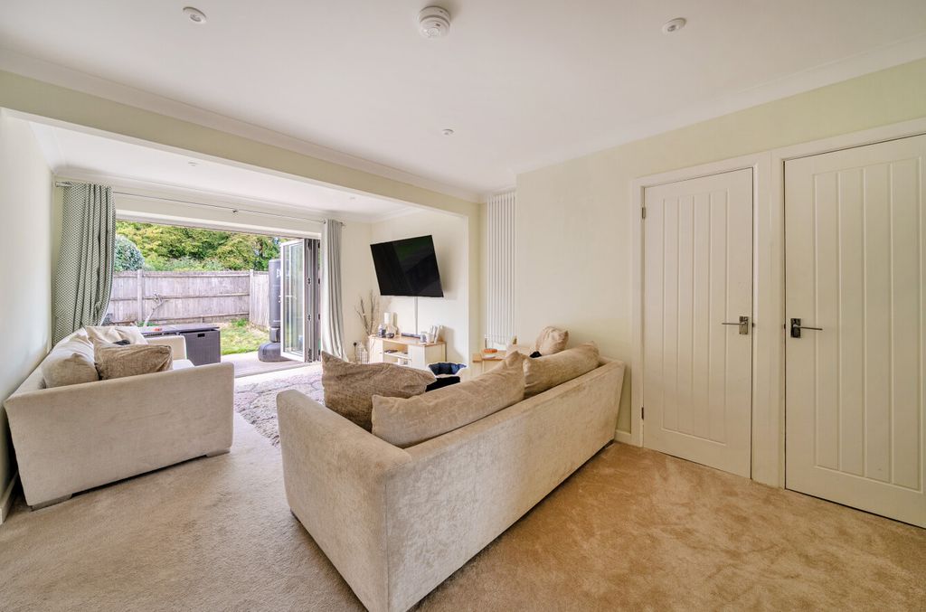 Property photo 2 of 11 1524880-13-1A0c9B...